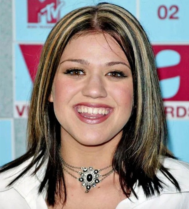 Pada awal 2000-an, rambut highlight sangat populer. Dari Christina Aguilera, Kelly Clarkson hingga Destinys Child pernah memopulerkan tren ini. Tapi jika diterapkan sekarang, gaya cat rambut seperti itu membuat rambutmu terlihat seperti mendapat perawatan salon yang buruk. Cat highlight sekarang dibuat lebih halus dan bergradasi sehingga tampilannya lebih natural. Foto: Istimewa