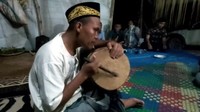 Ritual Nondoi diiringi oleh musik semacam gamelan yang disebut Petep. Ritual bisa berlangsung semalam suntuk. Biasanya digelar sesuai dengan niat yang punya hajat. (dok. Helena/Istimewa)