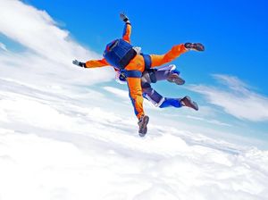 Insiden Horor Skydiving: Instruktur Patah Kaki, Turisnya Meninggal