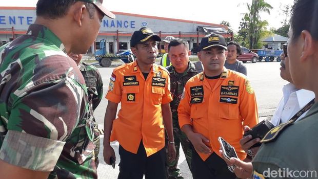  Tim SAR gabungan menunda pencarian pesawat penerbangan perintis Rimbun Air, yang hilang kontak di Papua. 