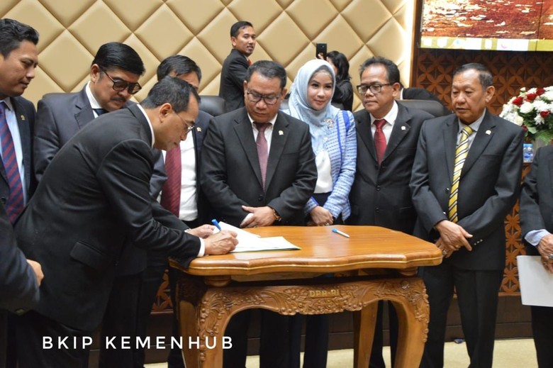 DPR Setujui Anggaran Kemenhub 2020 Sebesar Rp 43,11 T DPR Setujui Anggaran Kemenhub 2020 Sebesar Rp 43,11 T