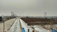 Peninggian Tower Suter itu pun sudah dibahas sampai ke level Kantor Staf Presiden. Proses tersebut pun sempat tertunda dari yang direncakan April. Itu disebabkan waktunya berbarengan dengan momentum Pemilihan Umum. Sementara peninggian Tower Suter berpotensi mengganggu stabilitas karena menyangkut listrik.