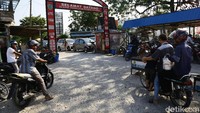 Pintu gerbang masuk Kabupaten Penajam di Pelabuhan Penajam Paser Utara, Kalimatan Timur.