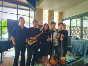 Jebolan Pencarian Bakat Ini Bawakan Tembang Lawas Versi Jazz