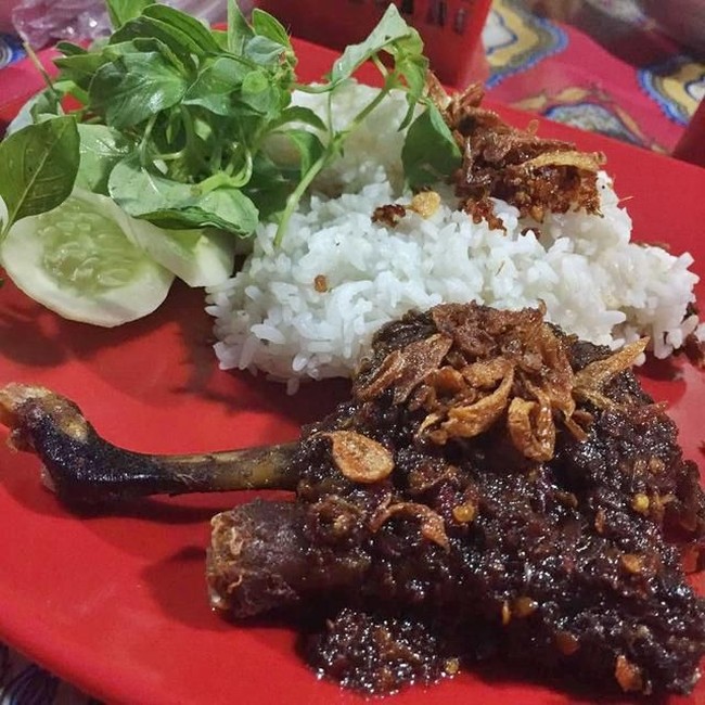 Dari Halte TJ Sarinah Bisa Jajan Bubur Ayam hingga Sate Kambing Juicy