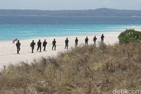 Pulau Ndana dengan pesisir pantai yang indah (Afif Farhan/detikcom)