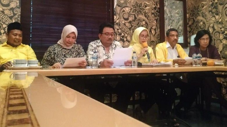 Anggap Airlangga Buat Golkar Terpuruk, Pro-Bamsoet Layangkan Somasi Anggap Airlangga Buat Golkar Terpuruk, Pro-Bamsoet Layangkan Somasi