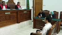 Jefri Nichol saat ditemui di Pengadilan Negeri Jakarta Selatan pada Rabu (18/9). Pool/Palevi S/detikFoto.