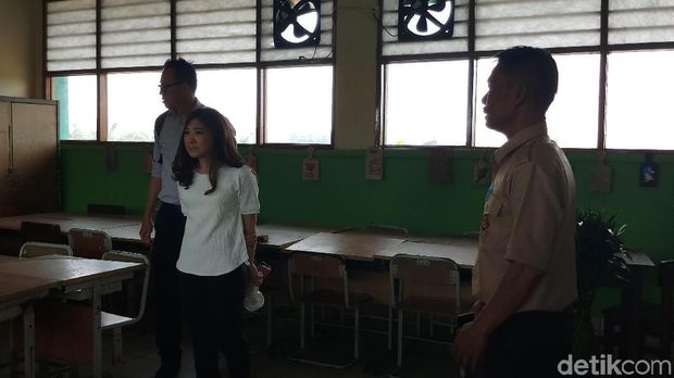 Tercemar Polusi Udara Pabrik, Aktivitas SDN 07 Cilincing Sangat Terganggu