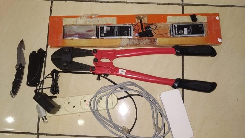 Matikan ATM untuk Pasang Alat Skimming, 2 WN Polandia Ditangkap di Bali Matikan ATM untuk Pasang Alat Skimming, 2 WN Polandia Ditangkap di Bali