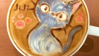 Nao tak sungkan berbagi ilmu. Ia kerap membuka  kelas bagi siapapun yang ingin belajar membuat latte art. Keren! Foto: instagram @nao_barista