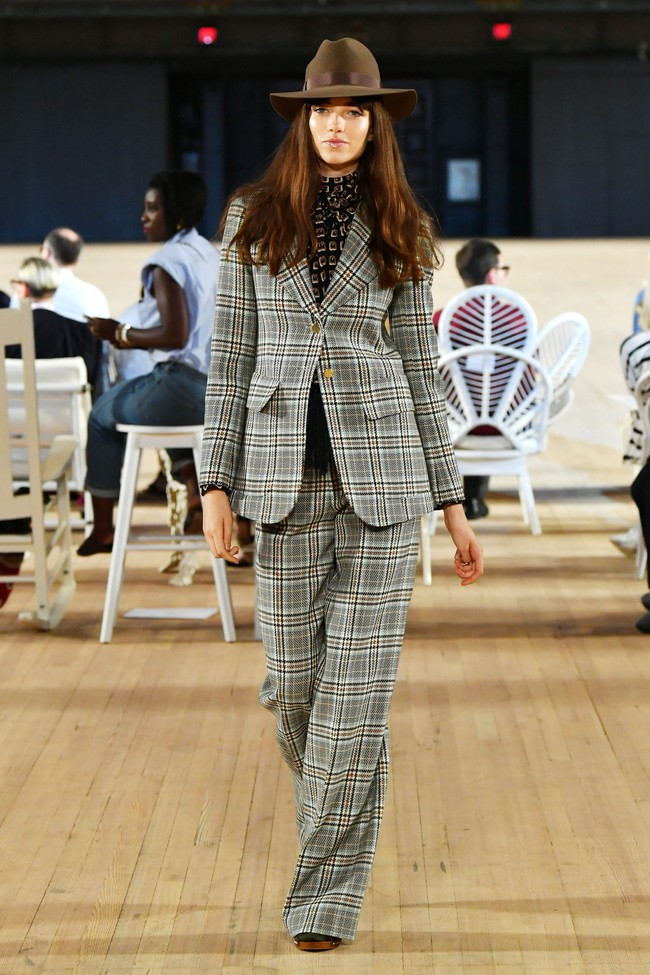 Marc Jacobs memperagakan fashion show koleksi terbarunya di Park Avenue Armory, New York Fashion Week Spring 2020, New York. Rabu(11/11/2019). Photo by Slaven Vlasic/Getty Images.