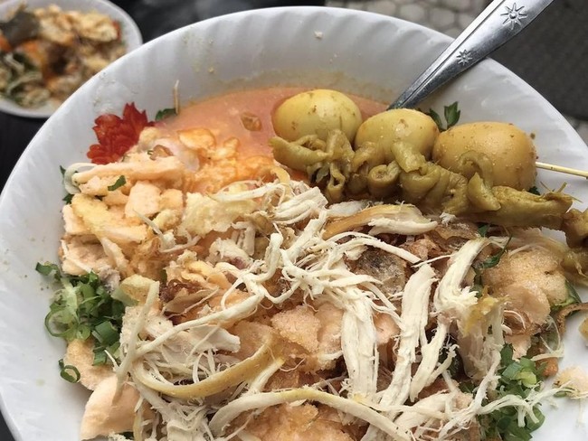 Dari Halte TJ Sarinah Bisa Jajan Bubur Ayam hingga Sate Kambing Juicy