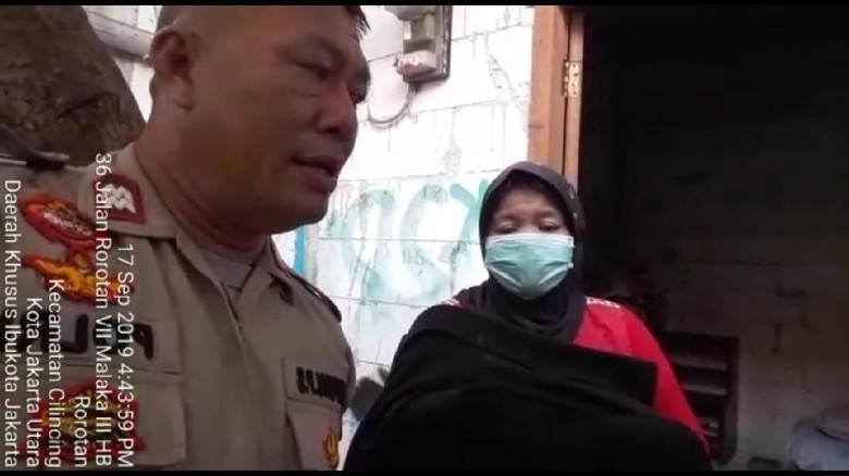 Polisi yang Bantu Nenek Gendong Jasad Bayi di Jakut Diganjar Penghargaan