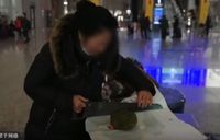 Bikin Ngakak! Kejadian Kocak dan Aneh Ini Karena Buah Durian