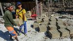 Bisnis Batako yang Menggiurkan di Pulau Rote