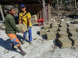 Bisnis Batako yang Menggiurkan di Pulau Rote