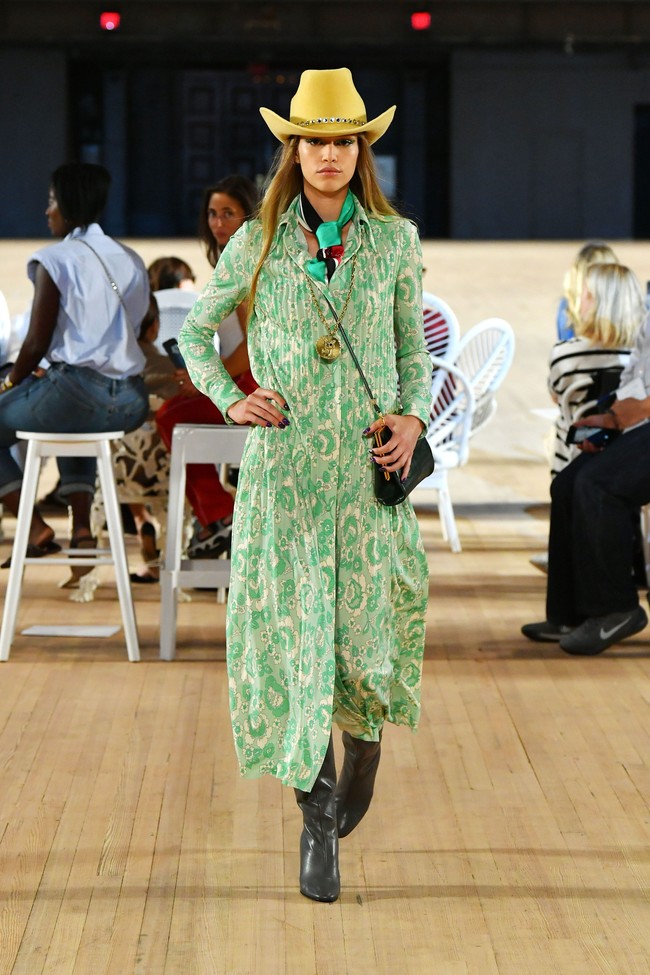 Marc Jacobs memperagakan fashion show koleksi terbarunya di Park Avenue Armory, New York Fashion Week Spring 2020, New York. Rabu(11/11/2019). Photo by Slaven Vlasic/Getty Images.