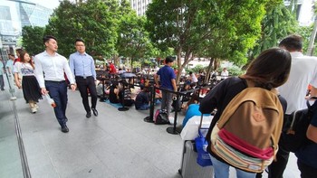 Pagar antrean dibuka dari pukul 07.00 pagi waktu setempat. Foto: detikINET/Adi Fida Rahman