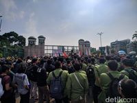 Tolak RUU KUHP-Revisi UU KPK, Mahasiswa Demo DPR