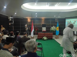 Abu Jenazah HS Dillon Disemayamkan di Komnas HAM