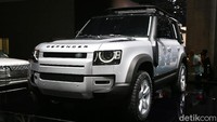 New Defender akan tersedia di 128 negara di seluruh dunia. Land Rover optimistis mobil ini sudah memenuhi standar emisi yang ketat.