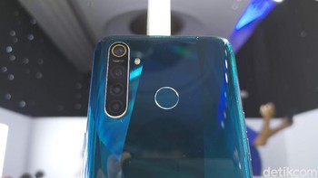 Realme 5 Pro mempunyai prosesor yang lebih kencang, yaitu Snapdragon 712 dengan pabrikasi 10nm. Foto: detikINET/Anggoro Suryo Jati