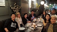 Yang satu ini momen makan bersama antara Aida, Delon dan teman-temannya di restoran mewah. Nampak ada VJ Daniel dan istrinya di sana. Foto: Instagram @aimutz