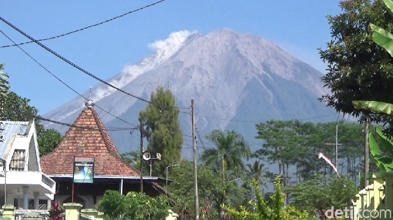 Ilustrasi Gunung Semeru (Foto: Nur Hadi Wicaksono/detikcom) Ilustrasi Gunung Semeru (Foto: Nur Hadi Wicaksono/detikcom)