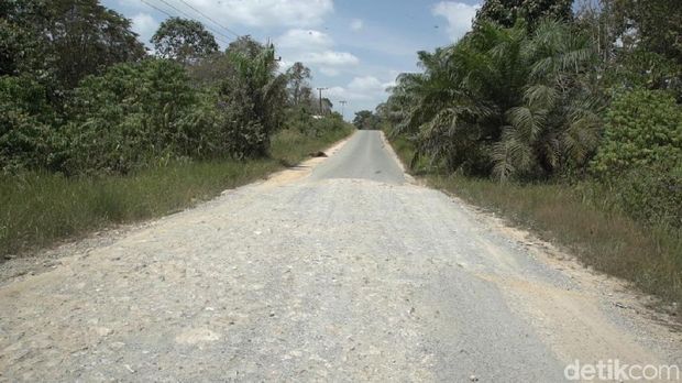 Menjajal Jalan ke Titik Ibu Kota Baru RI yang Rusak dan Berbatu