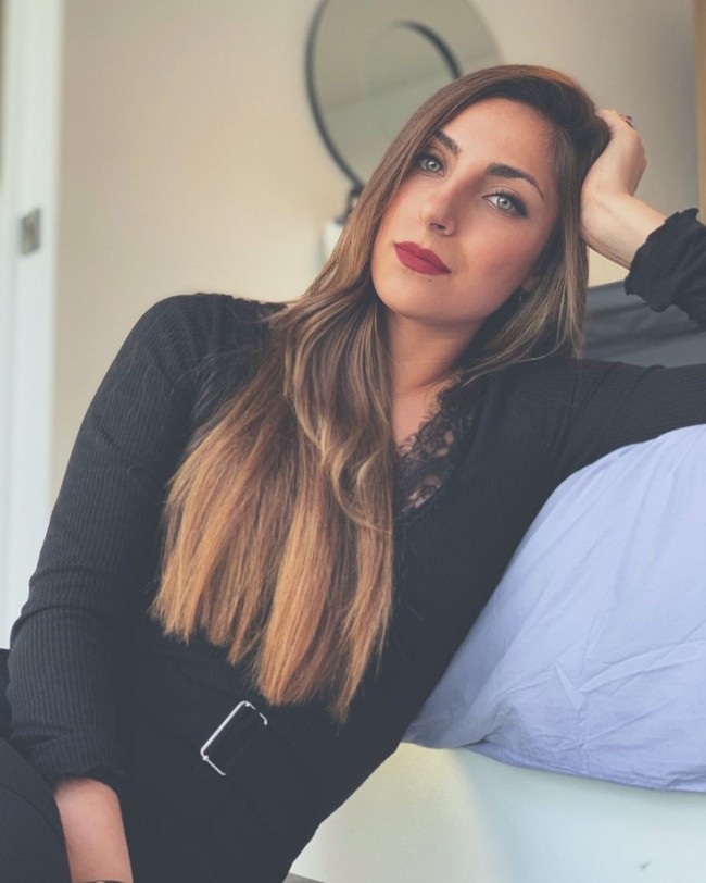 Sara berbagi foto memukai di Instagram yang berpose dalam pakaian pemandu sorak bersama dengan sesama penari. Ia juga memposting sejumlah video tentang dirinya dan tim melalui serangkaian rutinitas tarian yang mengesankan. Foto: Instagram