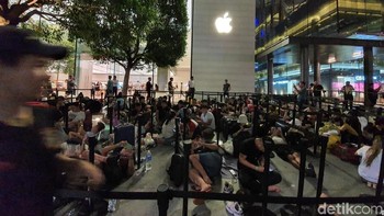 Toko tersebut akan buka pukul 10.00 untuk penjualan iPhone 11 untuk umum. (Adi Fida Rahman/detikcom)