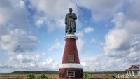 Di Pulau Ndana terdapat Monumen Panglima Besar Jendral Soedirman atau biasa disebut patung Jendral Soedirman (Afif Farhan/detikcom)