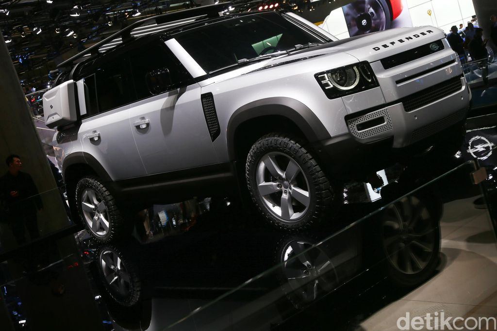 Land Rover Defender dipamerkan di Frankfurt Motor Show bulan September 2019