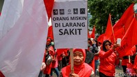 Massa tersebut berasal dari berbagai organisasi diantaranya DPN SRMI, EN LMND, FNPBI, LMND, KPP STN dan API Kartini.