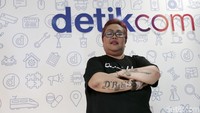 Belum lama ini Bude Sumiyati berkunjung ke kantor detikcom di Kapten Tendean, Jakarta Selatan.