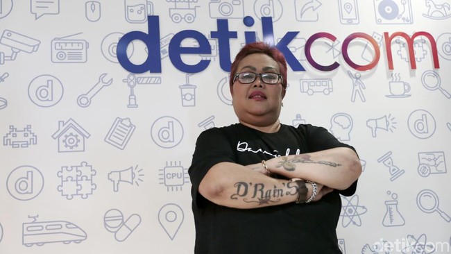 Kenalan Lebih Dekat dengan Bude Sumiyati yang Kocak