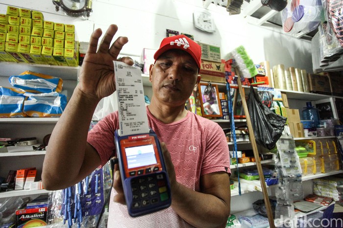 Transaksi perbankan tak hanya jadi kebutuhan warga di kota besar. Keberadaan agen BRILink di pulau terluar Indonesia turut sokong aktivitas ekonomi warga.