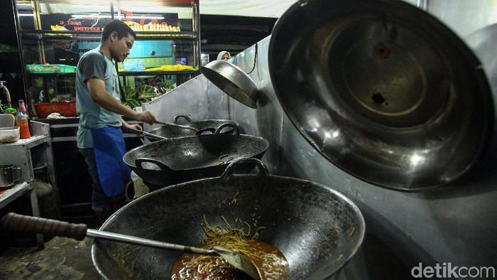Bisnis kuliner jadi salah satu usaha yang tak pernah sepi peminat. Beragam makanan khas daerah di Indonesia diracik sedemikian rupa untuk menarik para pelanggan.