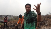 Melihat lahan terbakar berada di dekat konsesi perusahaan, Herman Deru pun marah. Dia meminta perusahaan aktif membantu pemadaman dan menurunkan tim serta tidak membiarkan karhutla di sekitar perusahaan terjadi begitu saja.