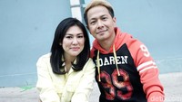 Delon merasa dirinya dan Aida itu adalah seorang pahlawan, sehingga pernikahannya dilaksanakan di Hari Pahlawan. Pool/Palevi S/detikFoto.