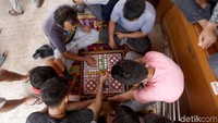 Namun kini para pencari suaka tersebut telah kembali ke eks gedung Kodim di kawasan Kalideres, Jakarta Barat.
