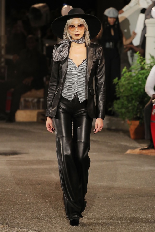 Fashion show koleksi ready to wear fall/winter 2019 Tommy Hilfiger di New York Fashion Week yang digelar di Apollo theater, New York, Minggu (8/9/2019). Photo by Thomas Concordia/Getty Images.