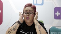 Wanita berusia 50 tahun itu mengatakan jika dirinya tak mengerti sosial media, ia hanya memiliki akun di facebook saja. 