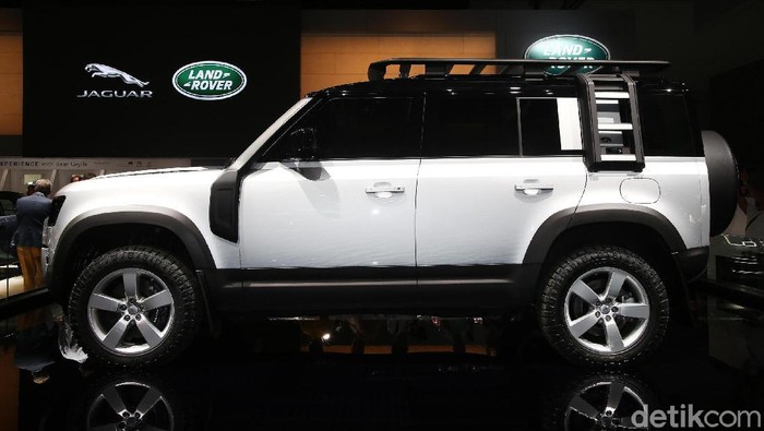 Land Rover Defender dipamerkan di Frankfurt Motor Show bulan September 2019