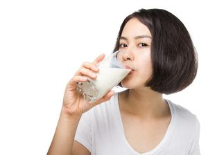 Beda Kebutuhan Nutrisinya, Seperti Apa Susu untuk Orang Dewasa?
