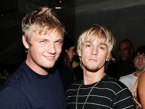 382292 02: Singer Nick Carter arrives with brother Aaron Carter at the Backstreet Boys'' 