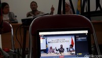 Selain itu, Anam menilai pasal-pasal di RUU KUHP banyak mengatur hal-hal yang tidak perlu. Ia lalu menyoroti banyak persoalan sosial dipidana dalam pasal-pasal RUU KUHP.