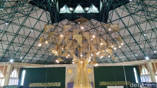 Masjid Al Ukhuwah di Bandung