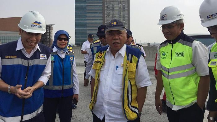 Foto: Menteri PUPR Basuki Hadimuljono Panto Tol Japek Layang (Vadhia Lidyana/detikFinance) Foto: Menteri PUPR Basuki Hadimuljono Panto Tol Japek Layang (Vadhia Lidyana/detikFinance)